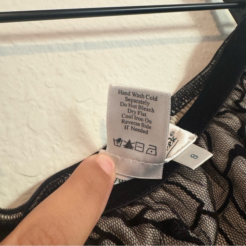 Black Floral Lace Skirt - Picture 2 of 2